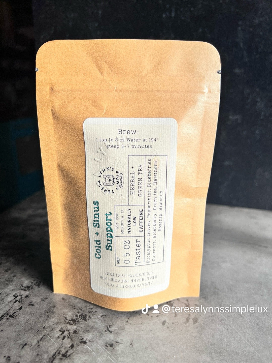 Cold and Sinus Support- Green Tea, Eucalyptus, Peppermint, Blueberries, Currants, Elderberry, Hawthorn, Rosehip, Hibiscus - The Preachers Daughter Candle Co